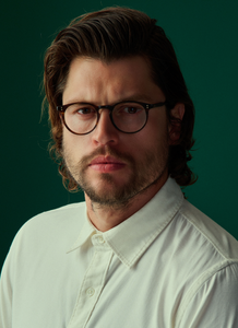 lifestyle|overlay|Carlton::47::Matte Brandy Tortoise