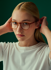 lifestyle|overlay|Carlton::47::Honey Blonde Tortoise